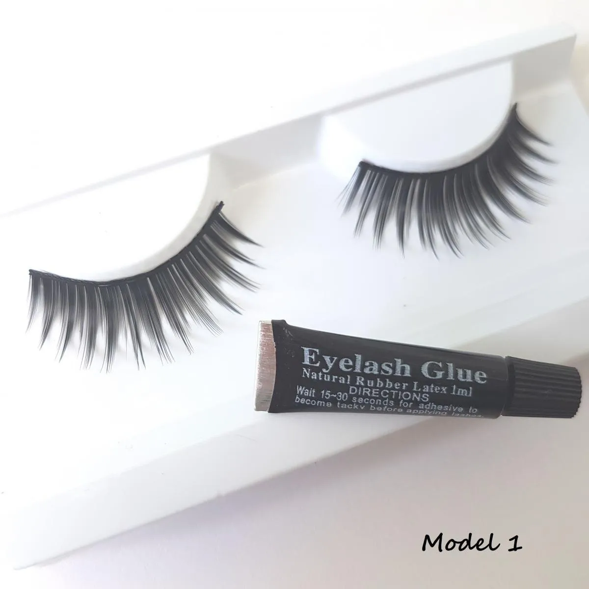 1 Set of Strip Eyelashes  Model 01