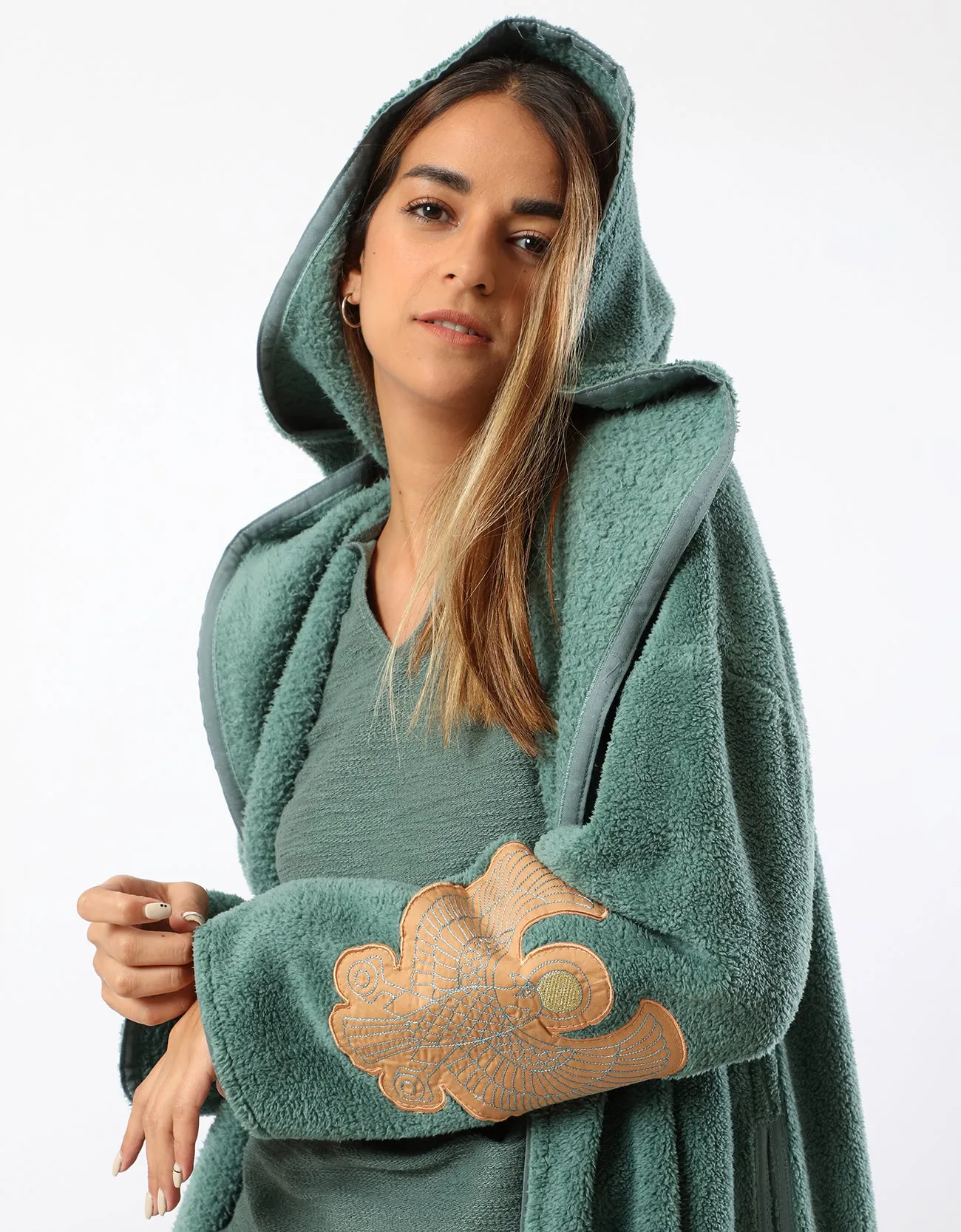 Embroidery hooded fur coat