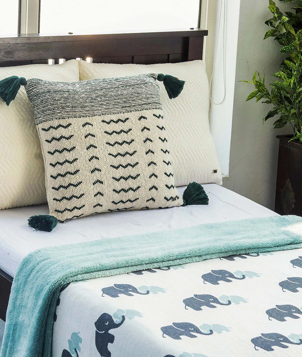 Indian Elephant -Ivory & Indus Blue Color Cotton Knitted Blanket with Faux Fur Back for Kids