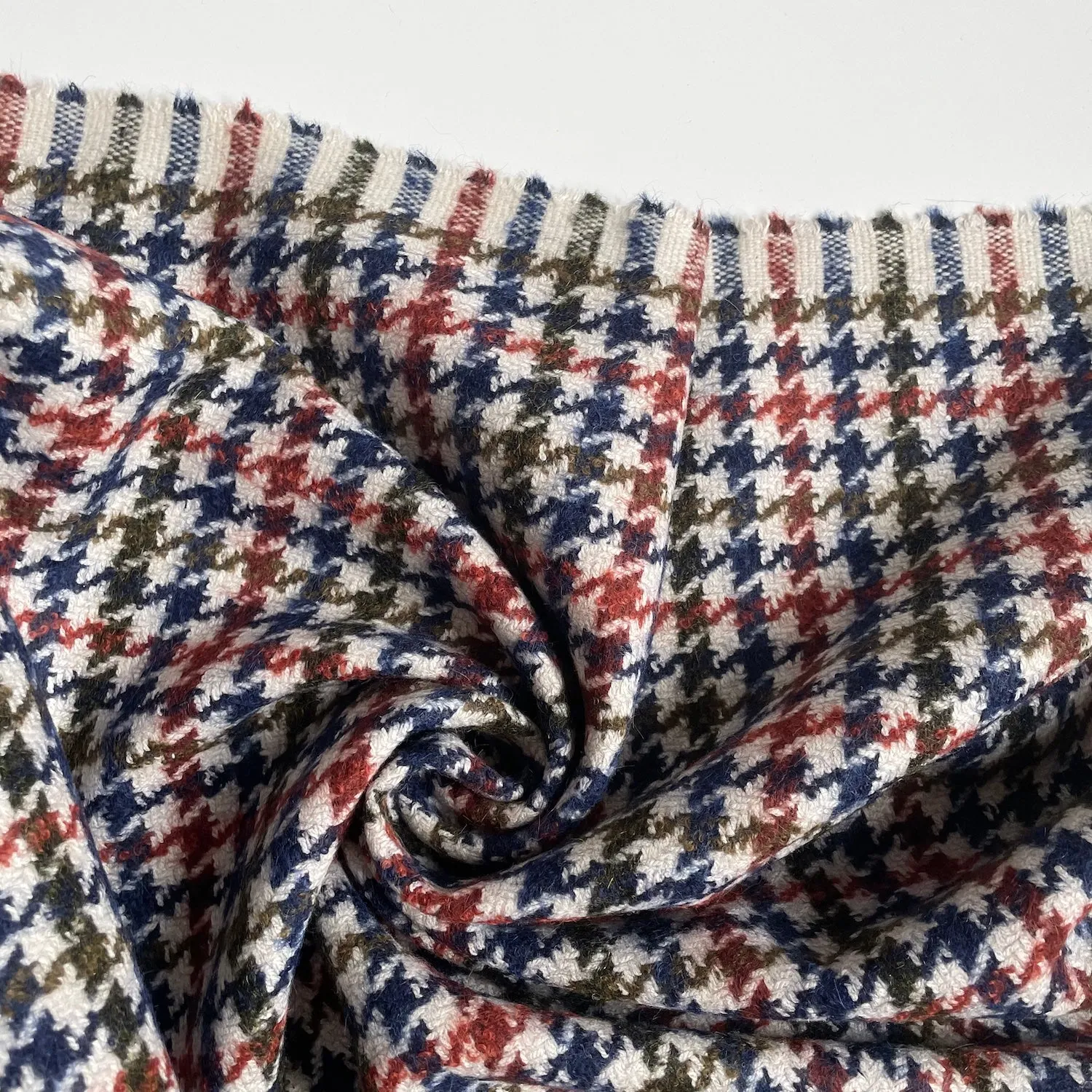 Merchant & Mills : Gun Crest - Italian Wool Houndstooth