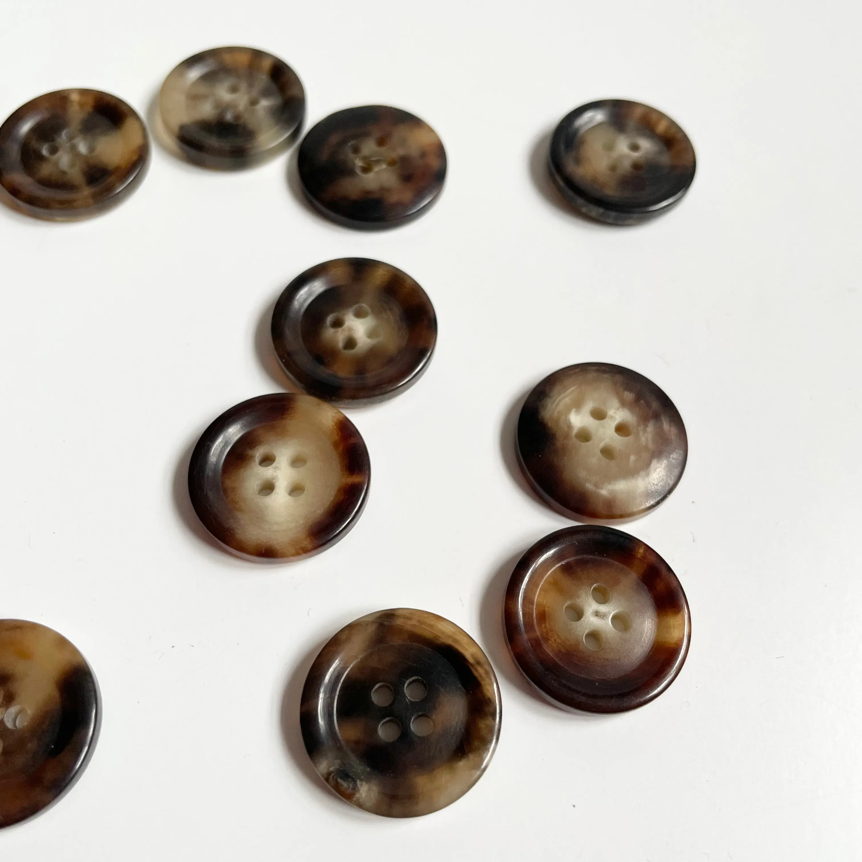 Merchant & Mills : Horn Buttons - Billiards Room