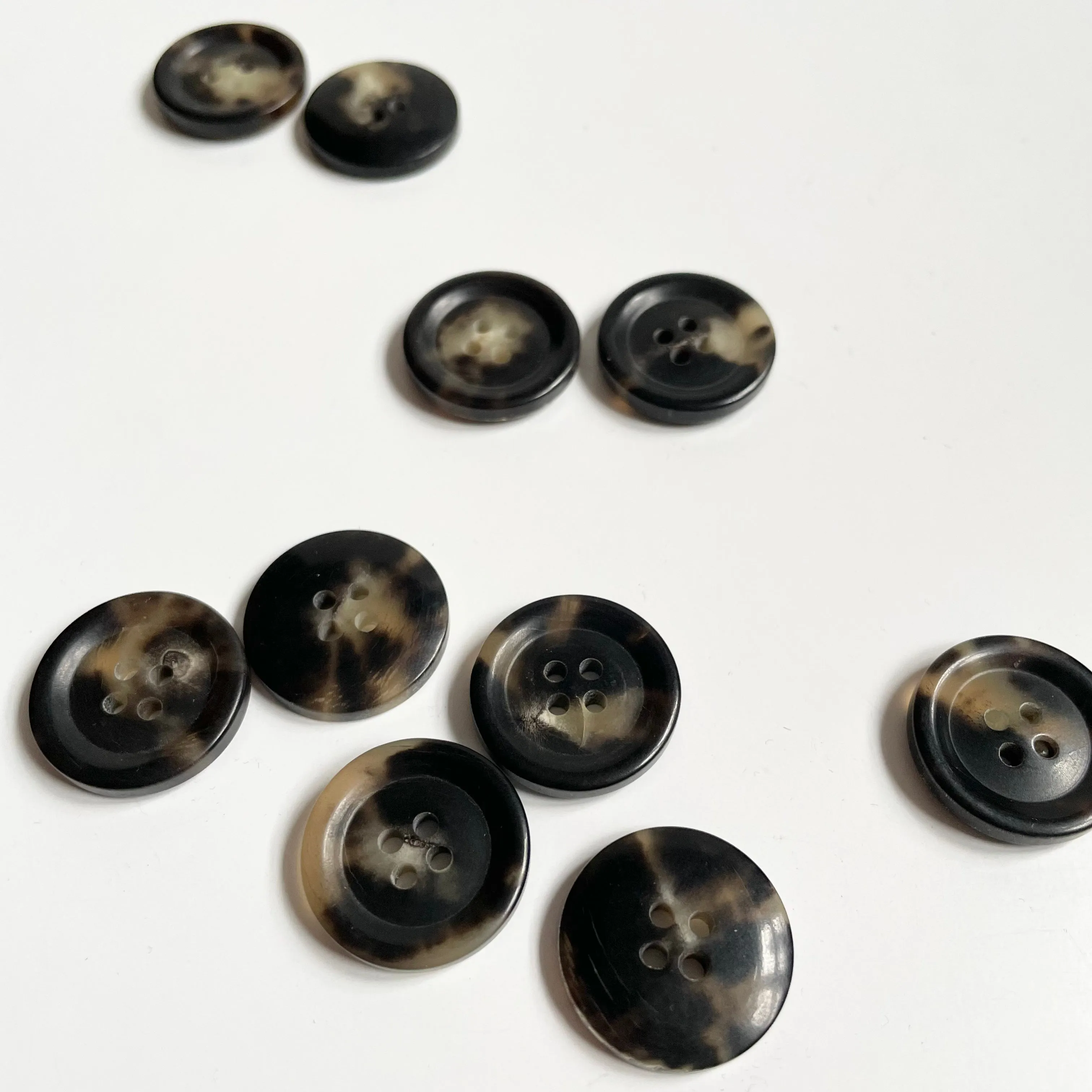 Merchant & Mills : Horn Buttons - Drawing Room